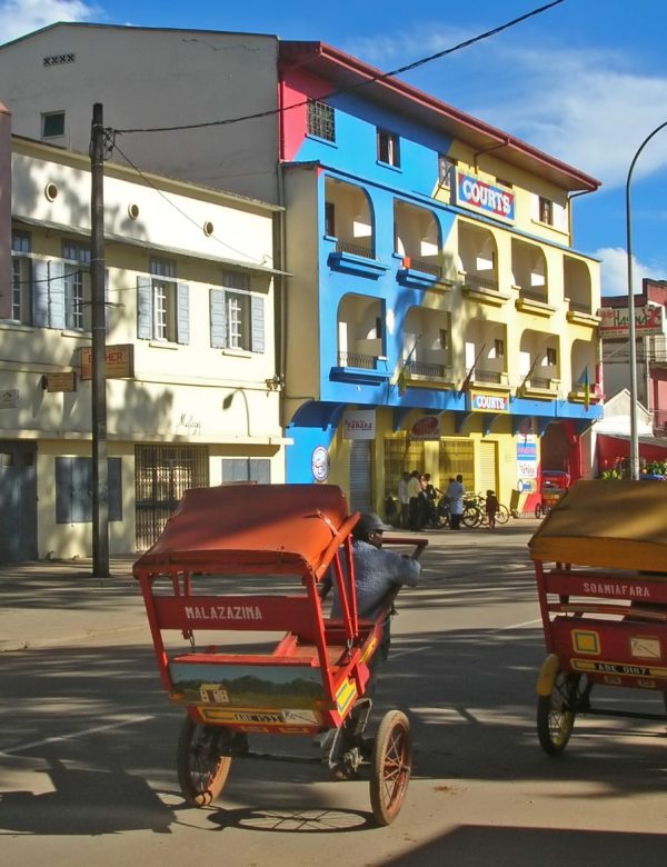 Madagascar, Madagascar del sud, viaggi, tour operator, agenzia di viaggi, viaggi in madagascar, travel expert, tour operator in italia, FIANARANTSOA, FORESTA DI ANJA & IL PARCO ISALO, Parco Nazionale di Ranomafana, Antananarivo, Toliary, Ifaty, Antsirabe, lemure, barriera corallina, africa, viaggi di gruppo, viaggi organizzati