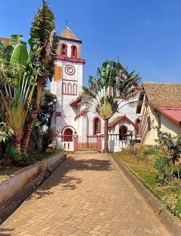 Madagascar, Madagascar del sud, viaggi, tour operator, agenzia di viaggi, viaggi in madagascar, travel expert, tour operator in italia, FIANARANTSOA, FORESTA DI ANJA & IL PARCO ISALO, Parco Nazionale di Ranomafana, Antananarivo, Toliary, Ifaty, Antsirabe, lemure, barriera corallina, africa, viaggi di gruppo, viaggi organizzati